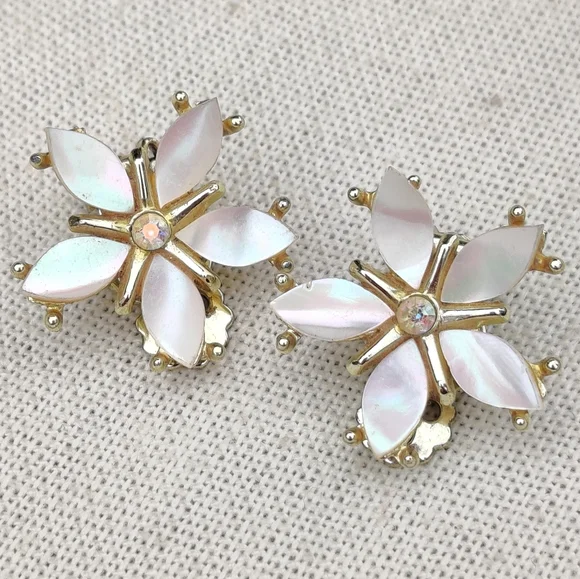 Vintage pat pend mother of pearl crystal flower earrings - Picture 2 of 6